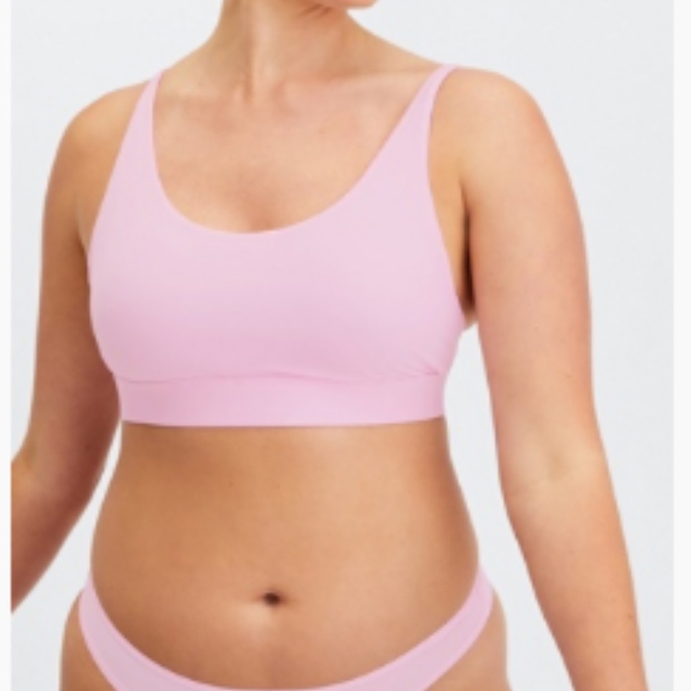 Fabletics Fine Touch Scoop Neck Bralette